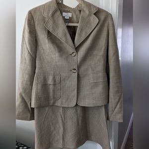 Ann Taylor LOFT Skirt Suit Size 4P Tan